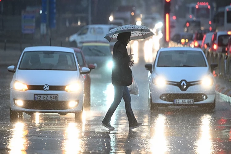 Edirne'de sonbahar kendini hissettirdi! Kuvvetli sağanak etkili oldu