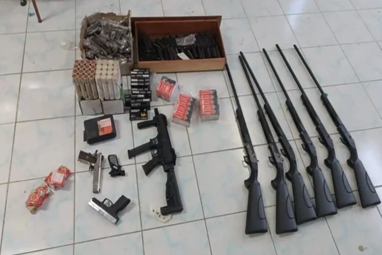 İzmir'de yasa dışı silah ticareti operasyonu haberinin görseli