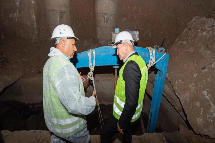 İZSU'dan Büyük Kanal’da temizlik çalışması