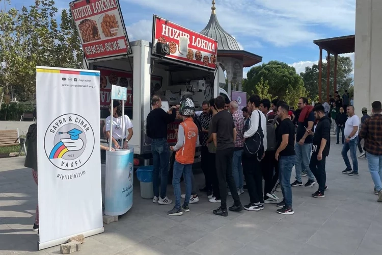 İzmir'de depremde hayatını kaybeden ikizler için dua edildi