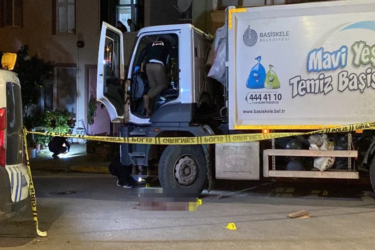 Kocaeli'de silahlı saldırı: Çöp kamyonundan indirip bacaklarından vurdu haberinin görseli