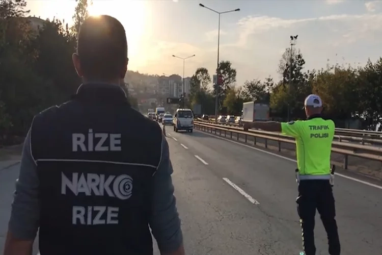 Rize’de durdurulan araçtan uyuşturucu çıktı