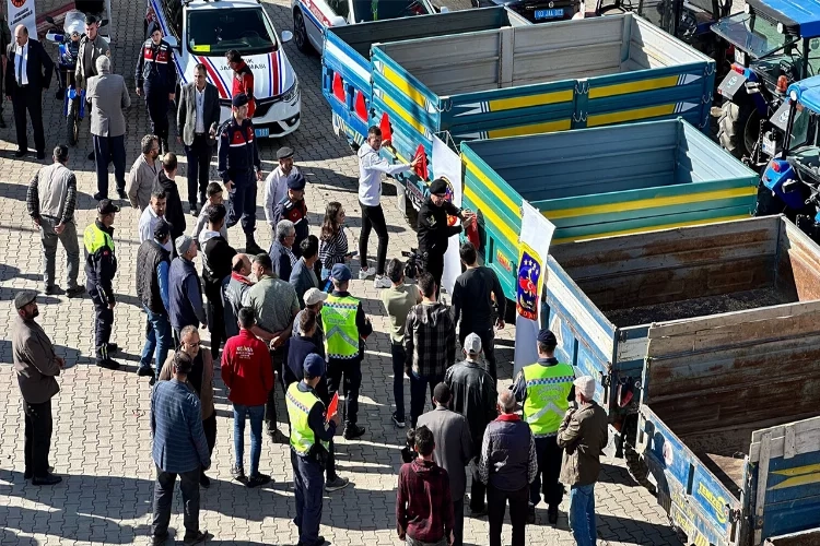 Afyonkarahisar’da ‘Reflektör Tak Görünür Ol’ projesi devam ediyor haberinin görseli