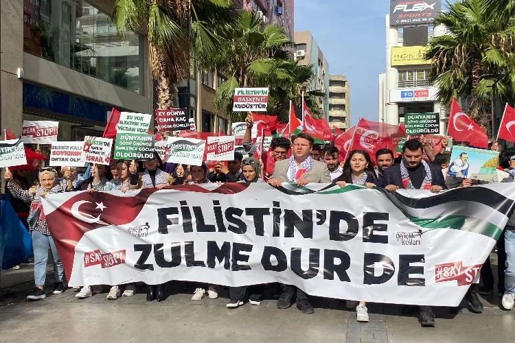 AK Partili gençler İzmir'de Gazze için yürüdü haberinin görseli