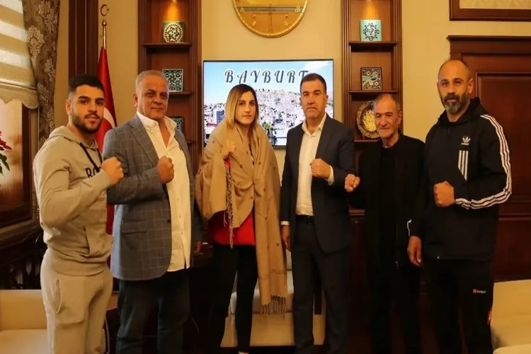 Elif Nur Turhan, Vali Eldivan'la görüştü  haberinin görseli