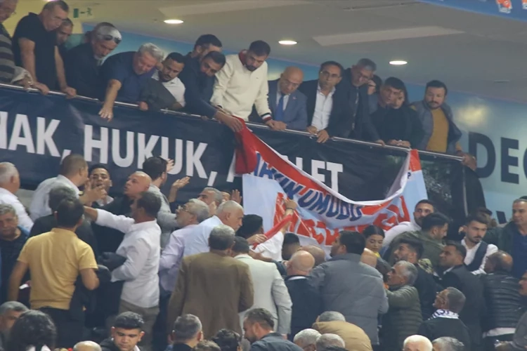 CHP’nin 38. Olağan Kurultayı’nda gerginlik haberinin görseli