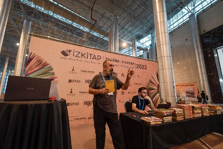 İZKİTAP’ta ilk kitap müzayedesi gerçekleşti haberinin görseli
