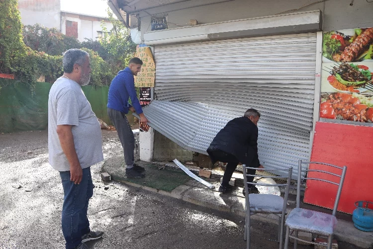 İzmir'de sağanak yağışın hasarı gün yüzünde ortaya çıktı haberinin görseli