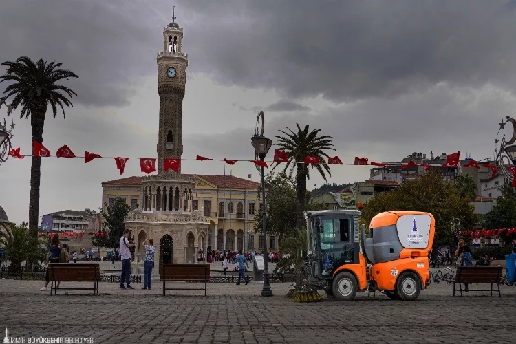 İzmir sokakları her gün temizleniyor