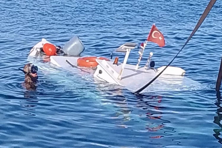 Balıkesir'de çıkan fırtına tekneleri alabora etti haberinin görseli