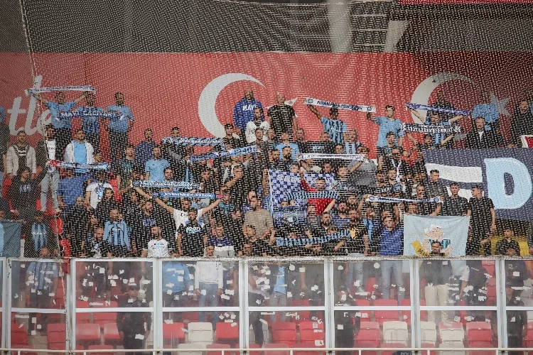 Adana Demirspor taraftarlarının takımına desteği tam