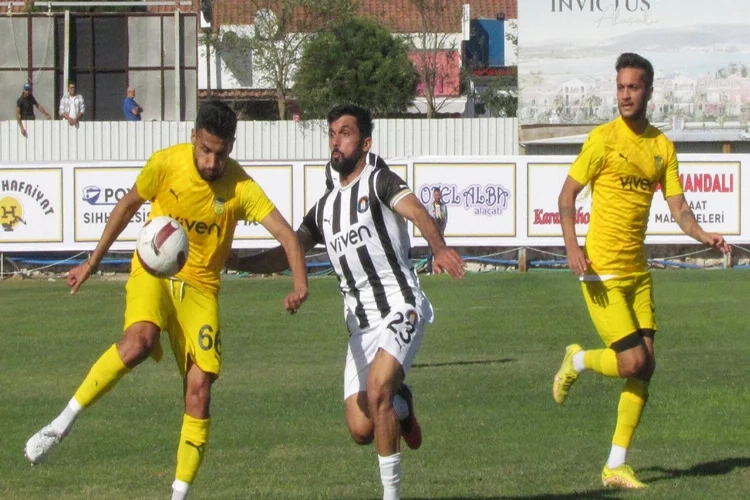 Alaçatı'daki yerel derbi golsüz berabere kaldı haberinin görseli