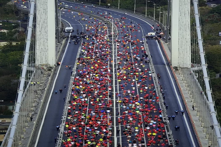 İstanbul Maratonu renkli görüntülerle başladı