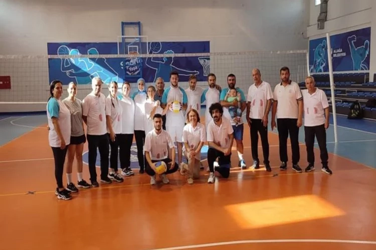 Aliağa'da sağlık için voleybol müsabakası düzenlendi