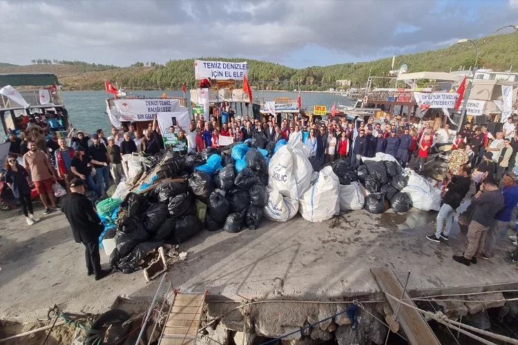 Muğla'da denizden tonlarca atık çıkarıldı haberinin görseli