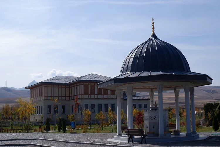 Alvarlı Efe ismine yakışan bir külliye haberinin görseli