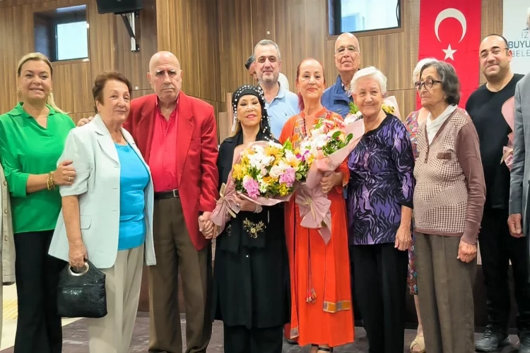 İzmir Bedia Akartürk’tün türküleri ile şenlendi haberinin görseli