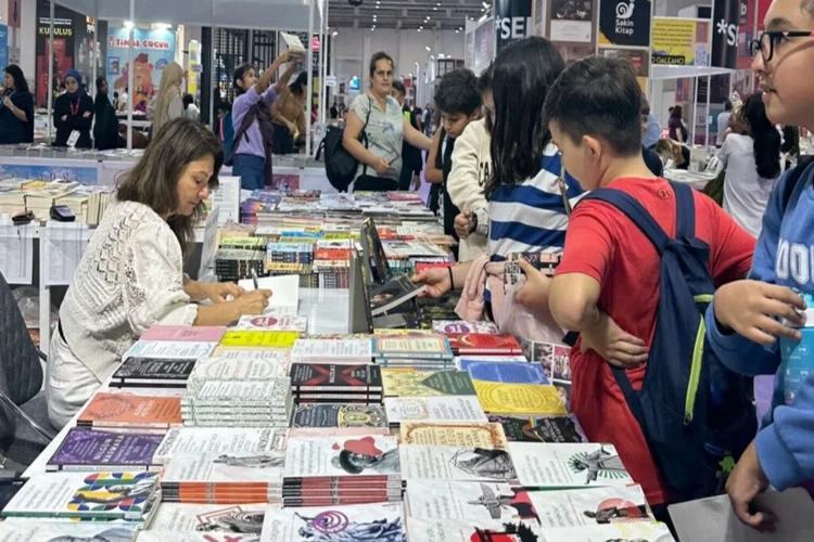 Kehanetteki Çocuk – Suzan Orto, İzmir Kitap Günleri’nde haberinin görseli