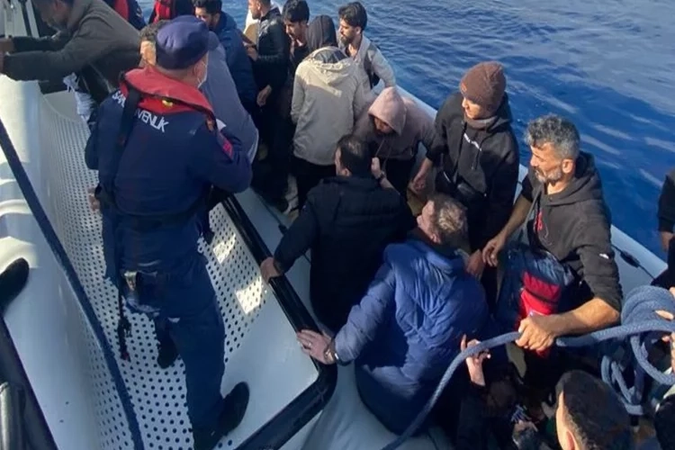 Marmaris açıklarında düzensiz göçmenler kurtarıldı haberinin görseli