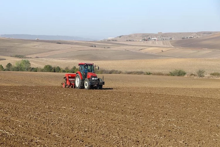 Tekirdağ'da çiftçilerin buğday ekim mesaisi başladı haberinin görseli