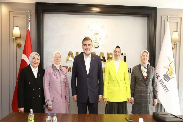 AK Parti İzmir İl Kadın Kollarında 24 aday haberinin görseli