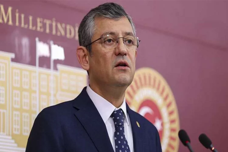 CHP lideri Özel'den dezenformasyon yasası eleştirisi