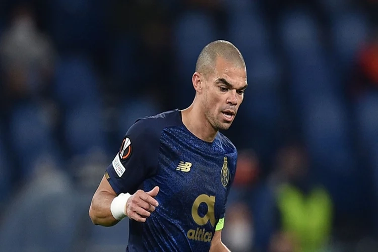UEFA Şampiyonlar Ligi tarihinin gol atan en yaşlı futbolcusu kim? haberinin görseli