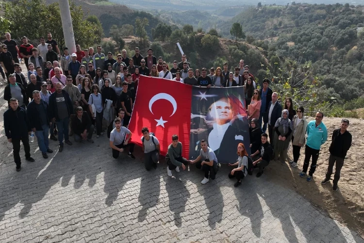 Kiraz’da Gazi Mustafa Kemal Atatürk anısına doğa yürüyüşü haberinin görseli
