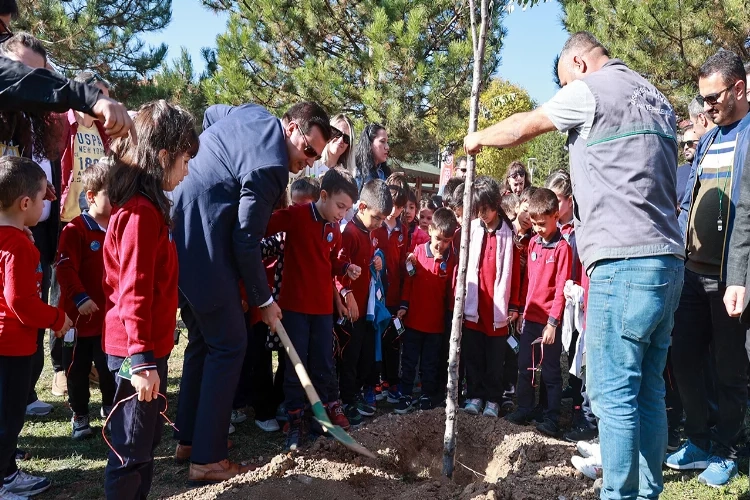 Uşak’ta her mahalleye fidan dikilecek