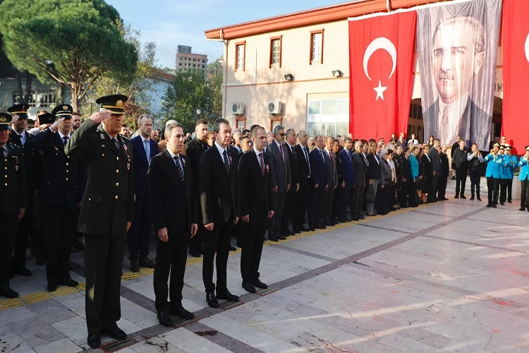 Mustafa Kemal Atatürk, vefatının 85. yıl dönümünde Bergama’da anıldı haberinin görseli
