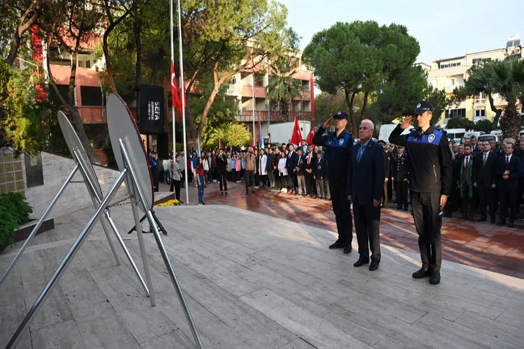 Büyük Önder Atatürk Manisa'nın ilçelerinde törenle anıldı haberinin görseli