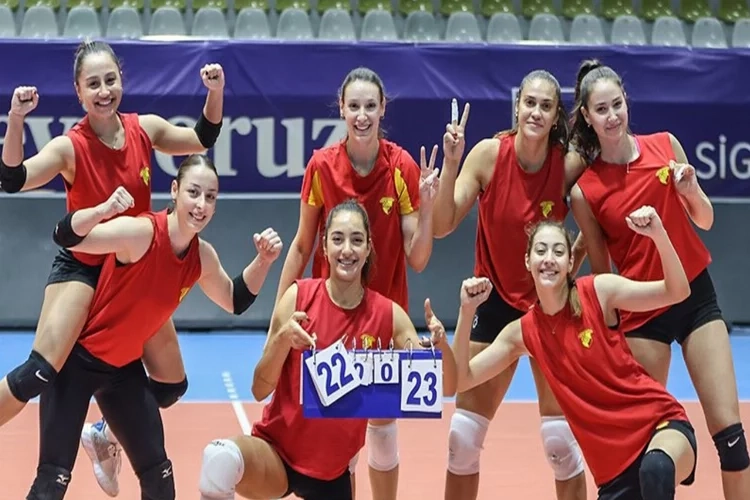 Göztepe Voleybol, maç öncesi son antrenmanını gerçekleştirdi