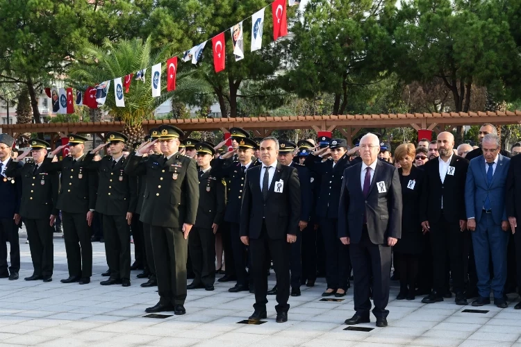 Karabağlar'dan 10 Kasım Ata'ya saygı duruşu haberinin görseli