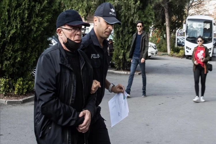 Hatay'daki depremde yıkılan binanın müteahhidi Özat Ankara'da yakayı ele verdi haberinin görseli