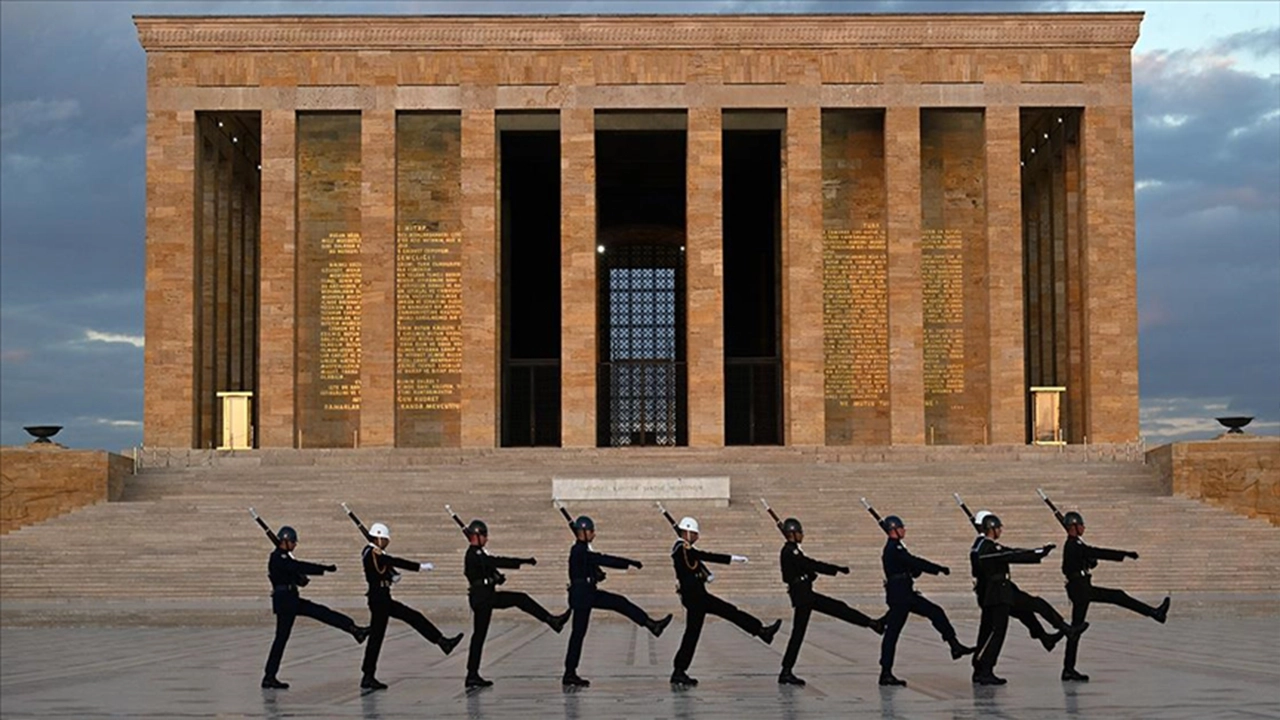 Vatandaşlar Anıtkabir'e akın etti