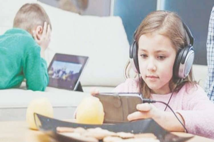 Dijital cihazlar çocukların göz sağlığını tehdit ediyor haberinin görseli