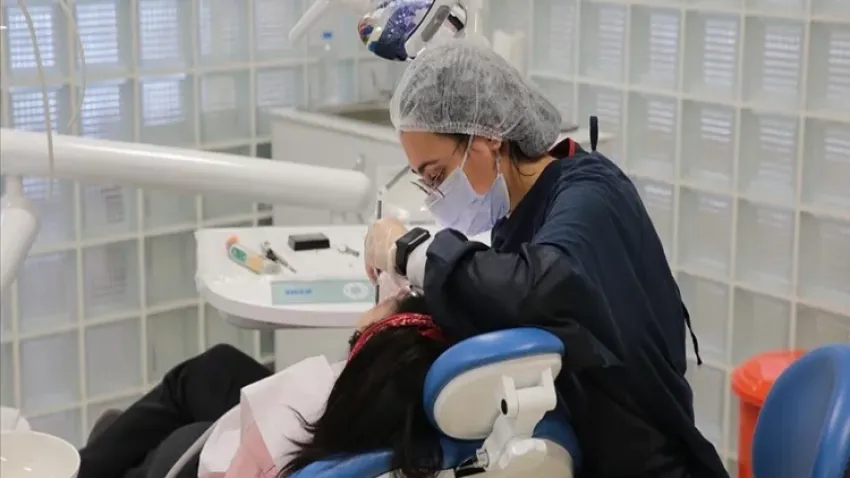 "Aile Diş Hekimliği" uygulaması 20 ile yaygınlaştırılacak haberinin görseli