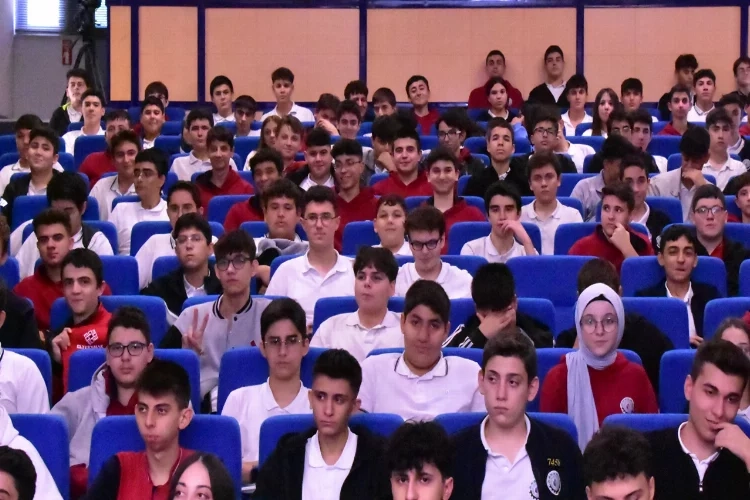 Kızılay öğrencilere kan vermenin önemini anlattı haberinin görseli