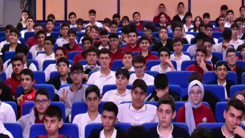 Kızılay öğrencilere kan vermenin önemini anlattı haberinin görseli