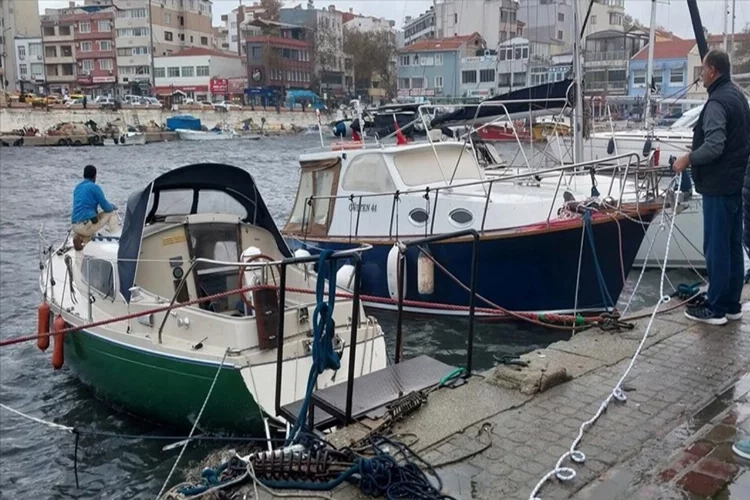 Çanakkale'de tekneler battı, balıkçılar mağdur oldu haberinin görseli