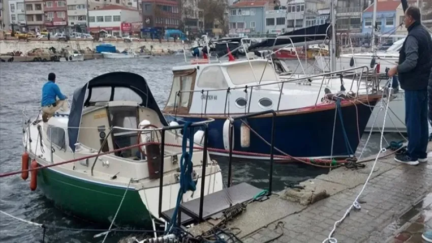 Çanakkale'de tekneler battı, balıkçılar mağdur oldu haberinin görseli