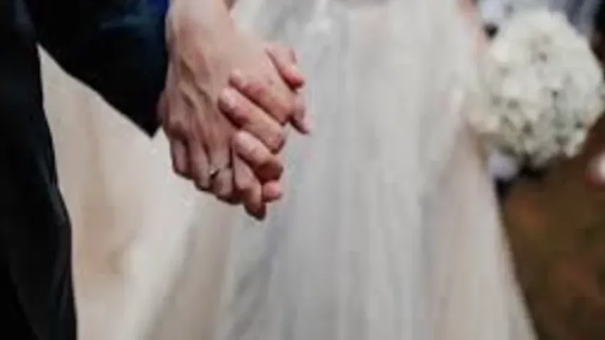 Dolandırılacağından habersiz altınları önüne yığdı!