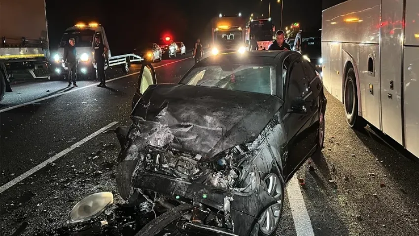 Düzce’de can pazarı! İki araç çarpıştı haberinin görseli