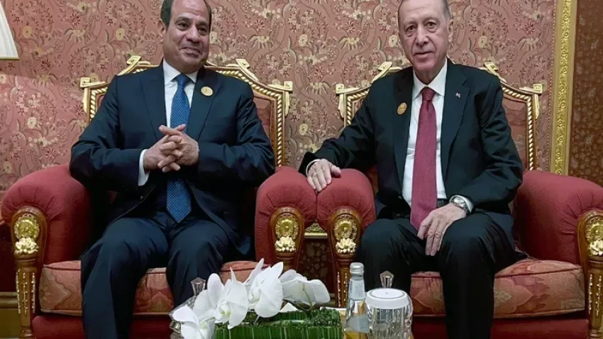 Cumhurbaşkanı Erdoğan, Mısır Cumhurbaşkanı Sisi ile görüştü haberinin görseli