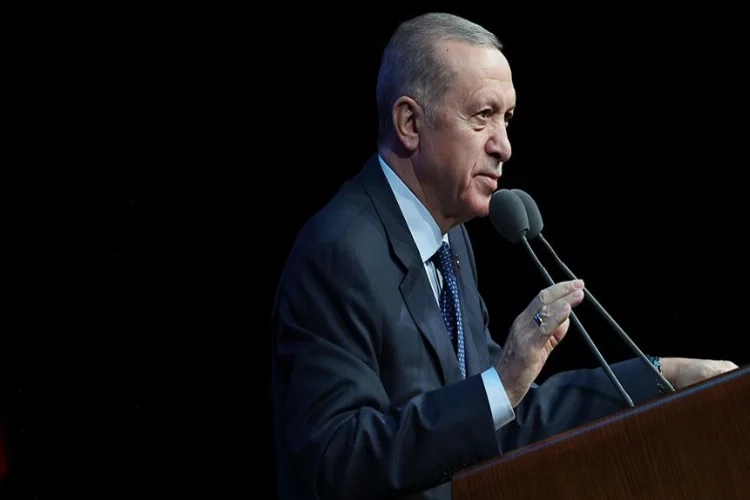 Cumhurbaşkanı Erdoğan Riyad'da: Zulüm karşısında susanlar da en az zalimler kadar akan kana ortaktır haberinin görseli
