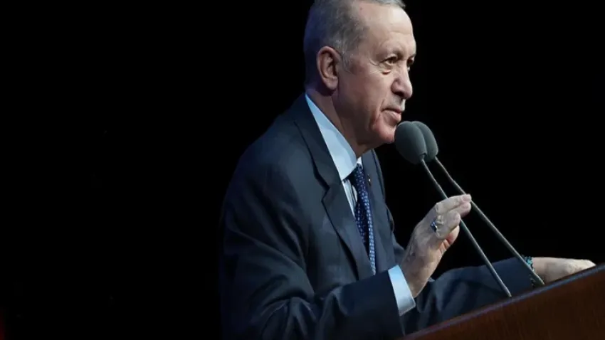 Cumhurbaşkanı Erdoğan Riyad'da: Zulüm karşısında susanlar da en az zalimler kadar akan kana ortaktır haberinin görseli