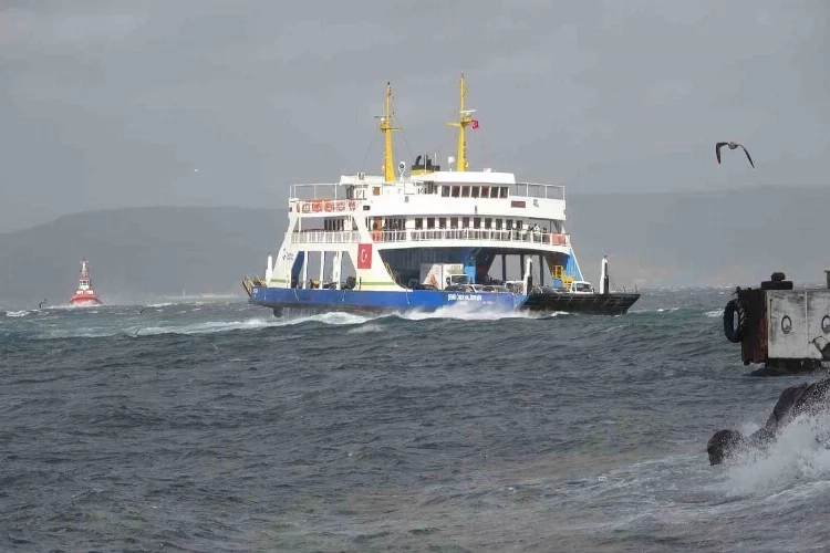 Fırtına nedeniyle Çanakkale Boğazı’ndaki tüm feribot seferleri iptal edildi haberinin görseli