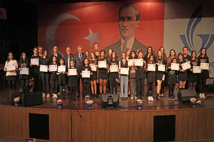 Güzelbahçeli gençlerden Atatürk'e özel müzikal saygı haberinin görseli