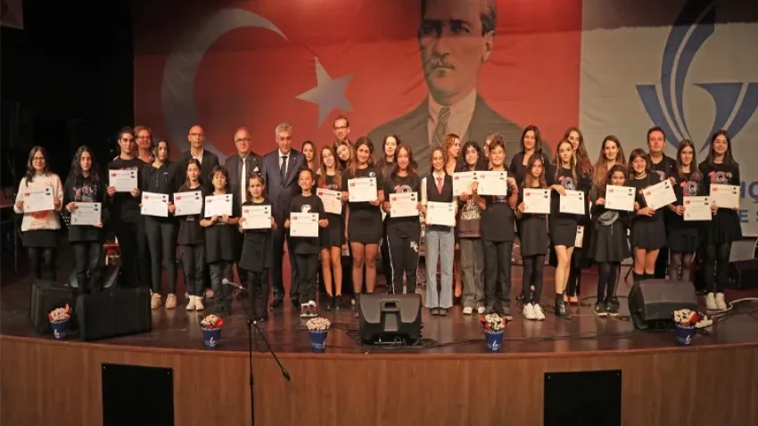 Güzelbahçeli gençlerden Atatürk'e özel müzikal saygı