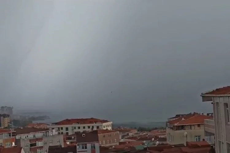 Küçükçekmece gölünde hortum paniğe sebep oldu haberinin görseli